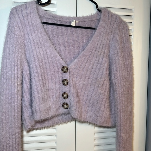 Light purple fuzzy cropped sweater - Picture 1 of 3